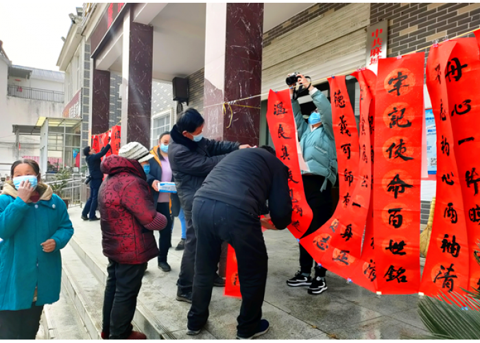 湖北麻城纪委监委：廉洁春联进乡村“廉”气浓浓迎新春